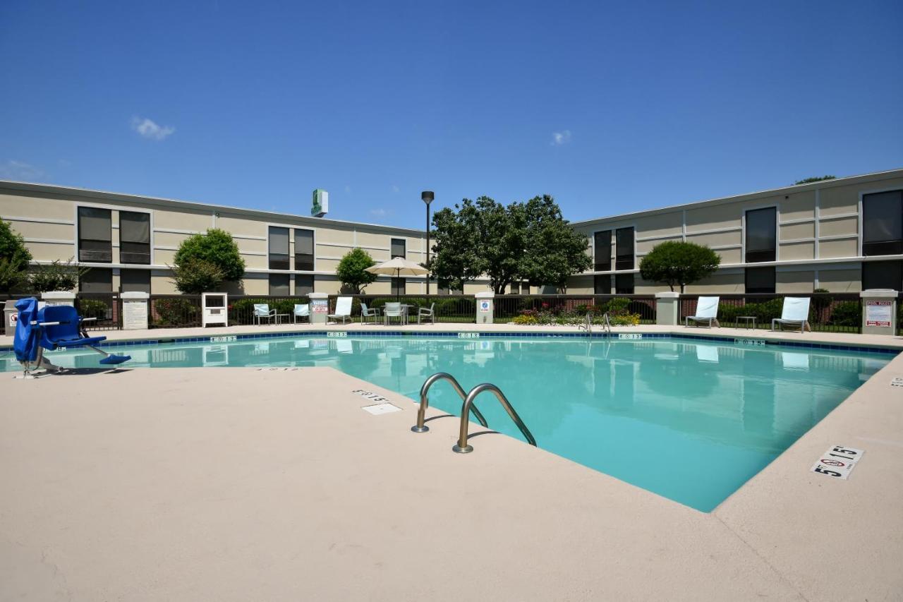 Holiday Inn Lumberton By Ihg Bagian luar foto